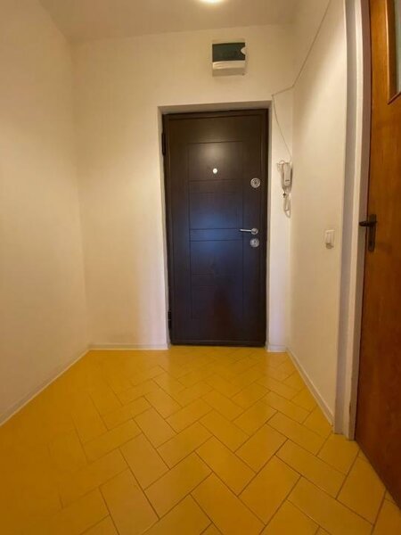 Lujerului, Plaza, garsoniera